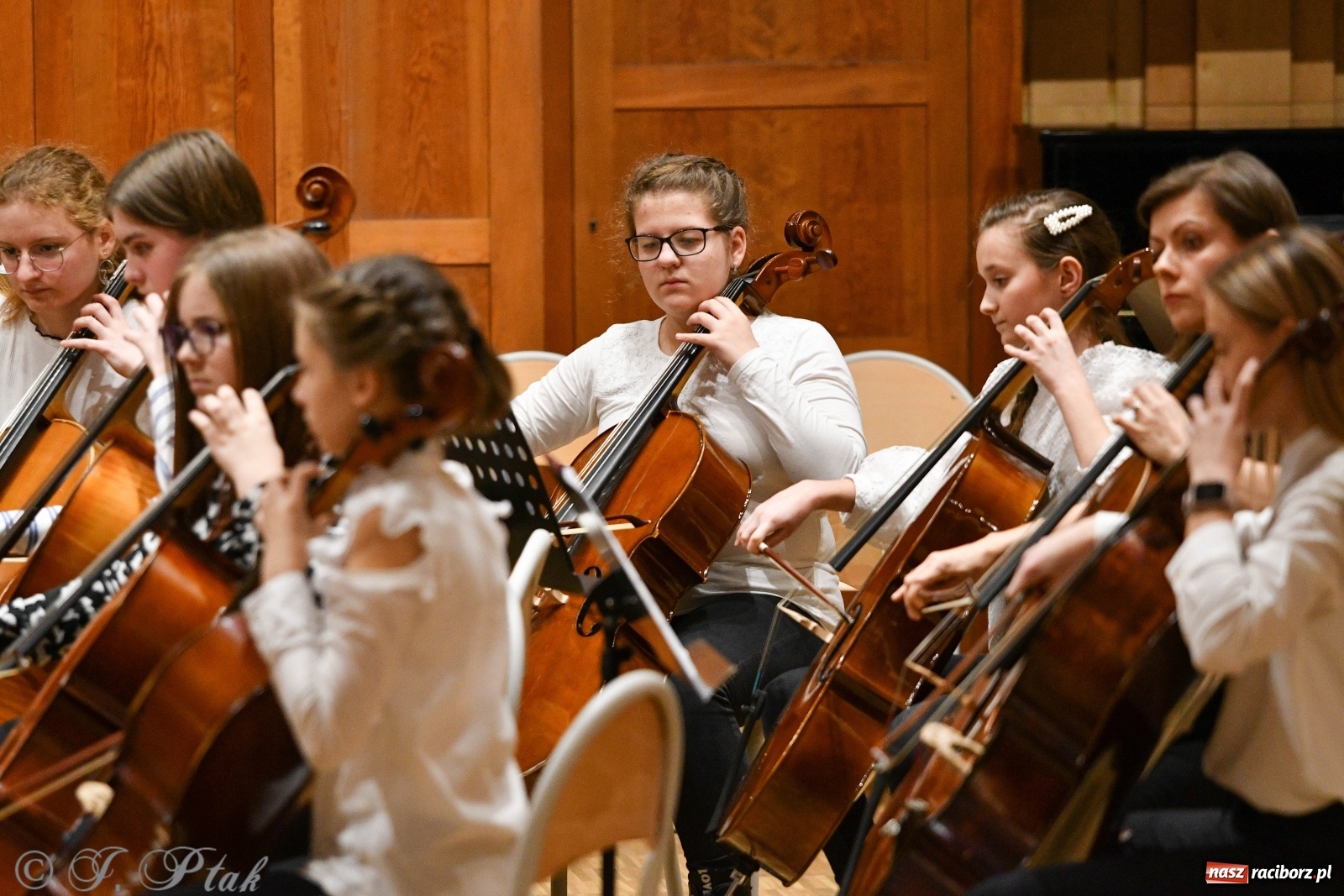 Zdjęcie w galerii na portalu naszraciborz.pl: Szkoła muzyczna uczciła Dzień Kobiet koncertem [FOTO] wiadomości z regionu
