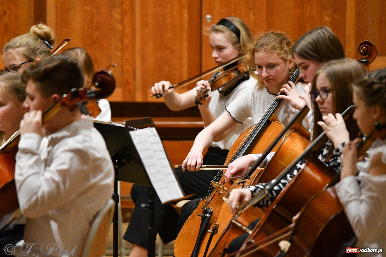 Zdjęcie w galerii na portalu naszraciborz.pl: Szkoła muzyczna uczciła Dzień Kobiet koncertem [FOTO] wiadomości z regionu