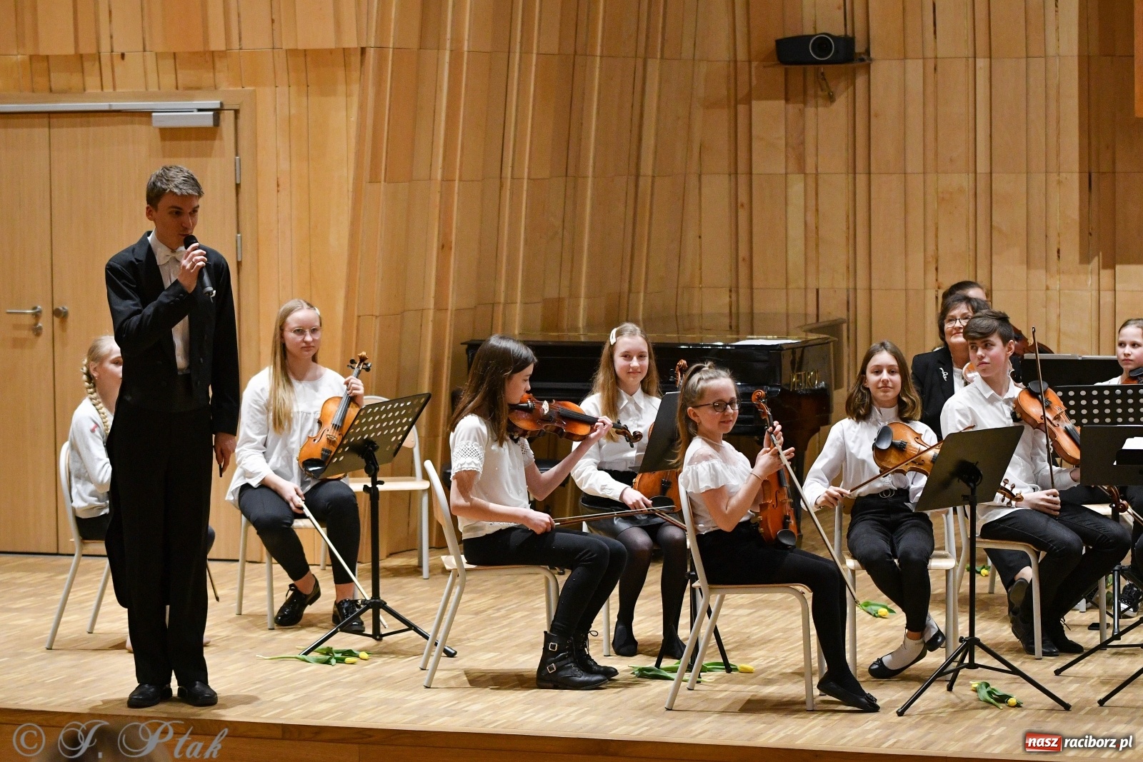 Zdjęcie w galerii na portalu naszraciborz.pl: Szkoła muzyczna uczciła Dzień Kobiet koncertem [FOTO] wiadomości z regionu