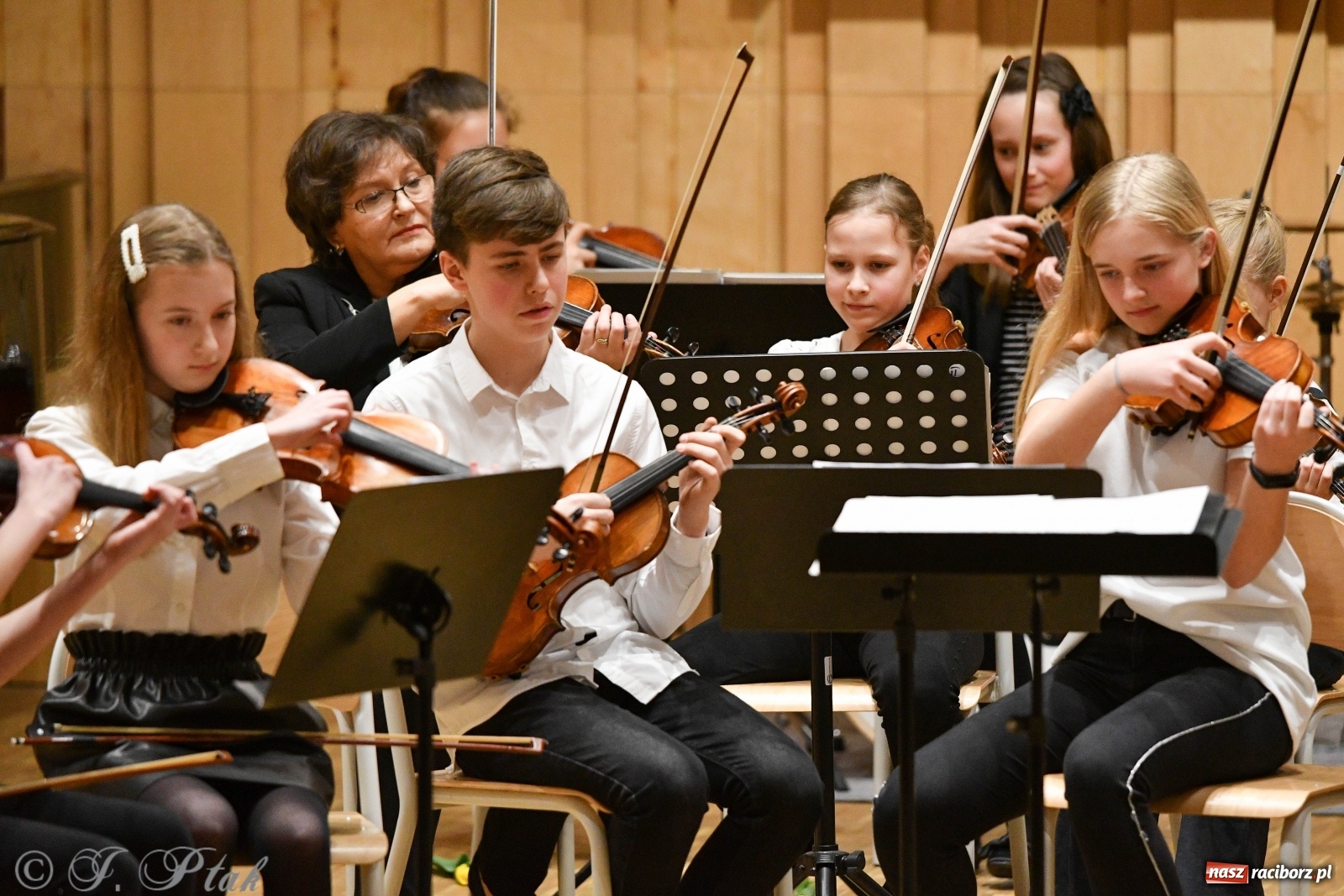 Zdjęcie w galerii na portalu naszraciborz.pl: Szkoła muzyczna uczciła Dzień Kobiet koncertem [FOTO] wiadomości z regionu