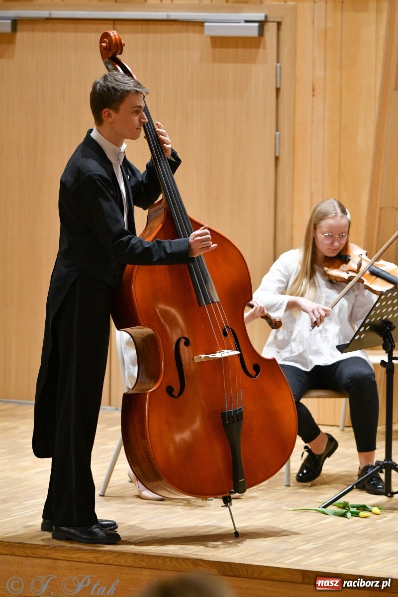 Zdjęcie w galerii na portalu naszraciborz.pl: Szkoła muzyczna uczciła Dzień Kobiet koncertem [FOTO] wiadomości z regionu