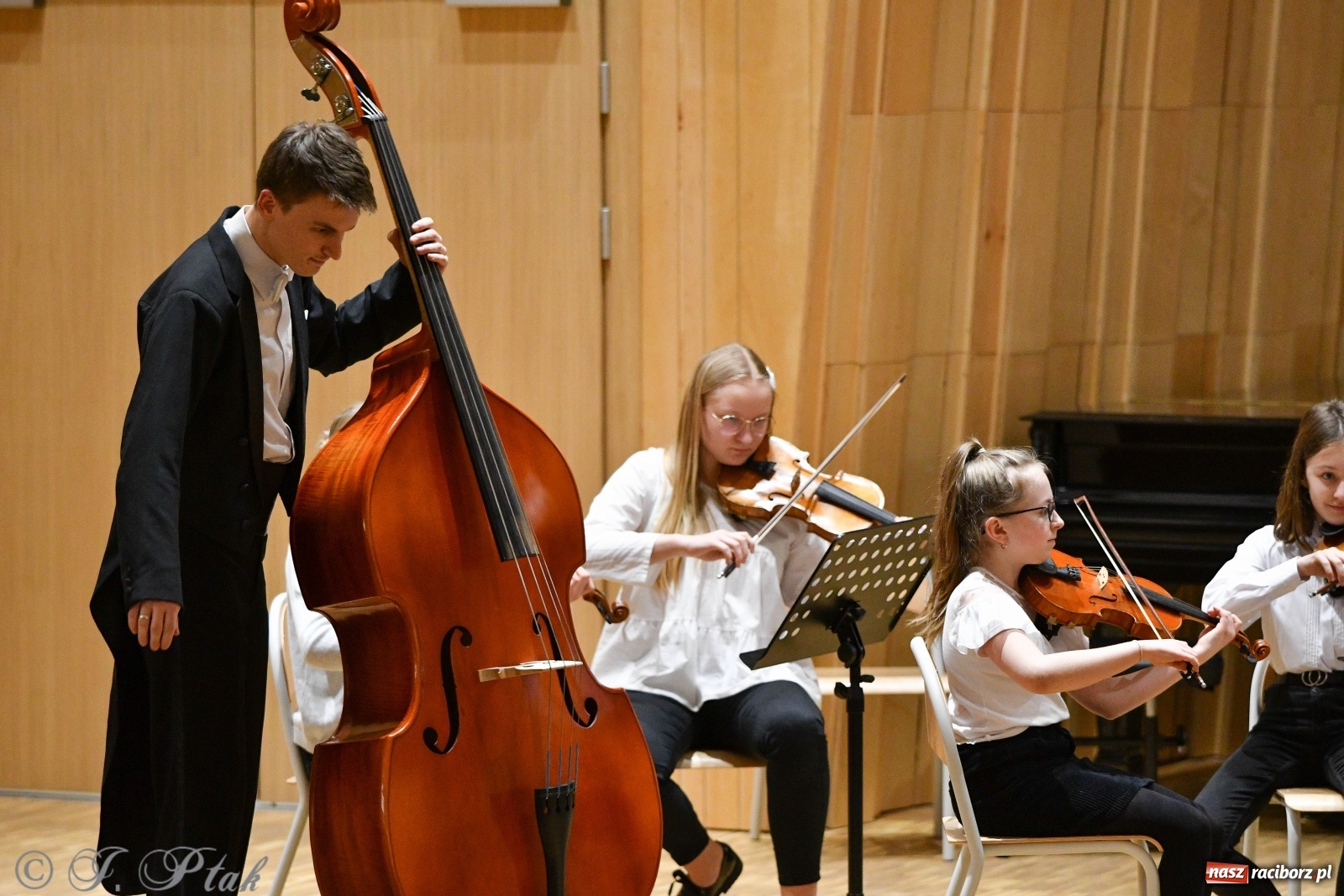 Zdjęcie w galerii na portalu naszraciborz.pl: Szkoła muzyczna uczciła Dzień Kobiet koncertem [FOTO] wiadomości z regionu
