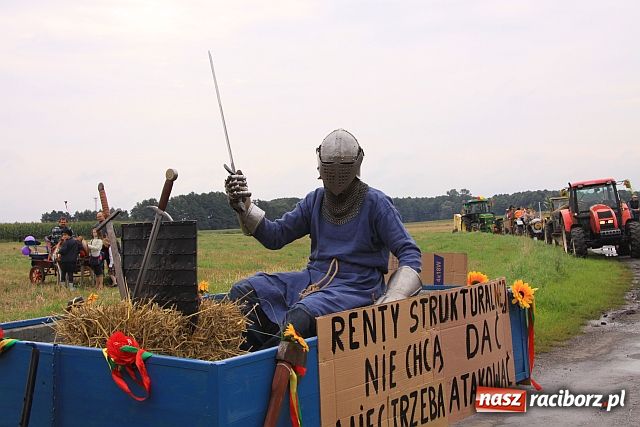 Zdjęcie w galerii na portalu naszraciborz.pl: Rolnicy z Makowa i Cyprzanowa świętują wiadomości z regionu