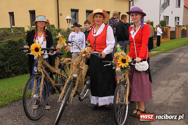 Zdjęcie w galerii na portalu naszraciborz.pl: Rolnicy z Makowa i Cyprzanowa świętują wiadomości z regionu