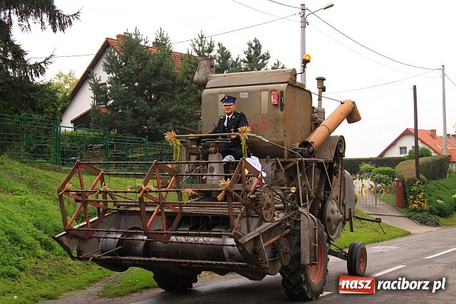 Zdjęcie w galerii na portalu naszraciborz.pl: Rolnicy z Makowa i Cyprzanowa świętują wiadomości z regionu