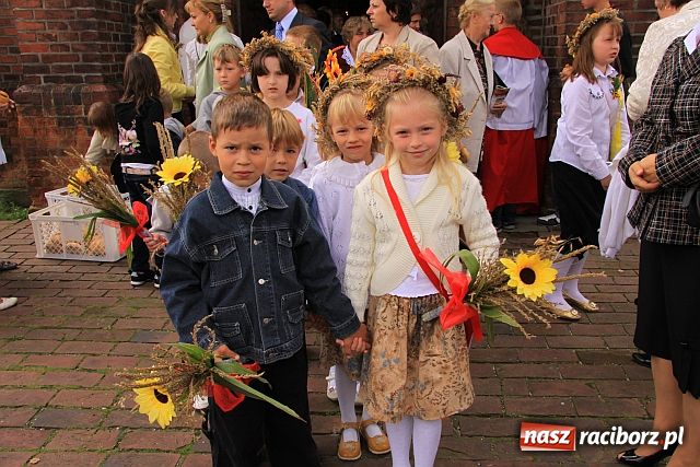 Zdjęcie w galerii na portalu naszraciborz.pl: Rolnicy z Makowa i Cyprzanowa świętują wiadomości z regionu