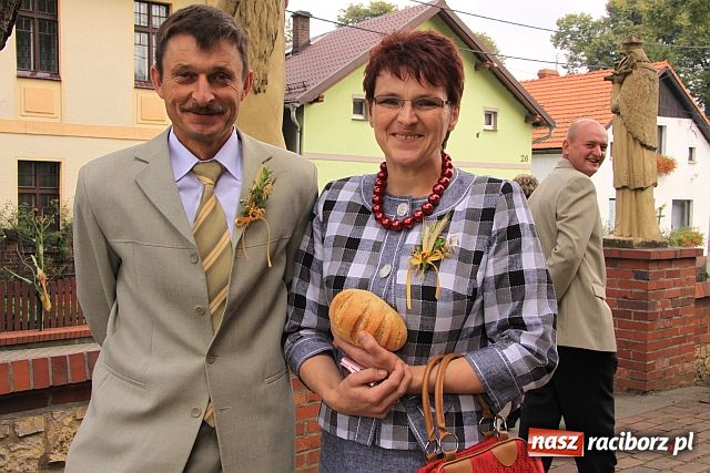 Zdjęcie w galerii na portalu naszraciborz.pl: Rolnicy z Makowa i Cyprzanowa świętują wiadomości z regionu