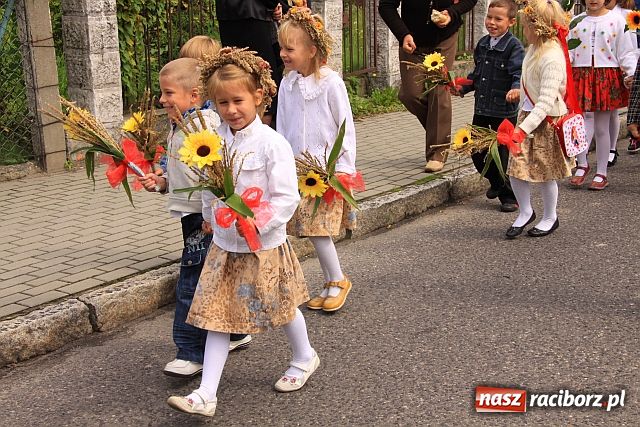 Zdjęcie w galerii na portalu naszraciborz.pl: Rolnicy z Makowa i Cyprzanowa świętują wiadomości z regionu