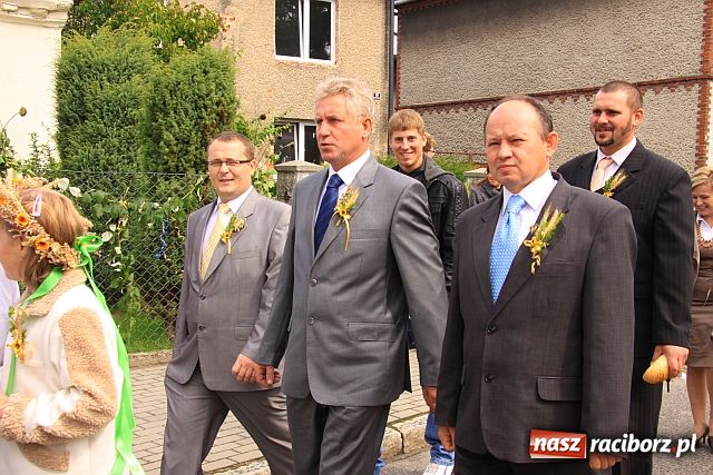 Zdjęcie w galerii na portalu naszraciborz.pl: Rolnicy z Makowa i Cyprzanowa świętują wiadomości z regionu