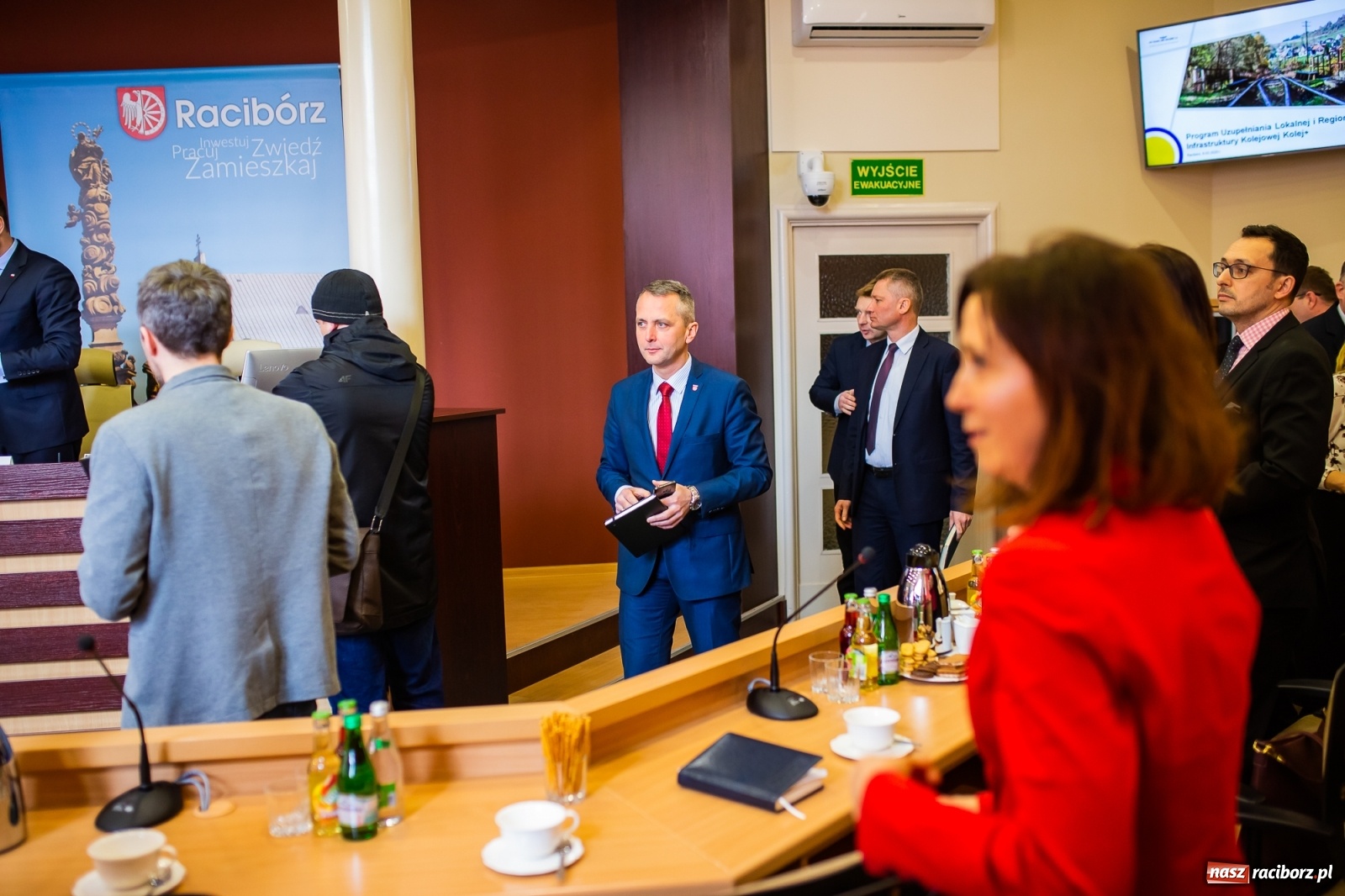 Zdjęcie w galerii na portalu naszraciborz.pl: Wszyscy obecni na spotkaniu z ministrem Wosiem objęci kwarantanną  wiadomości z regionu