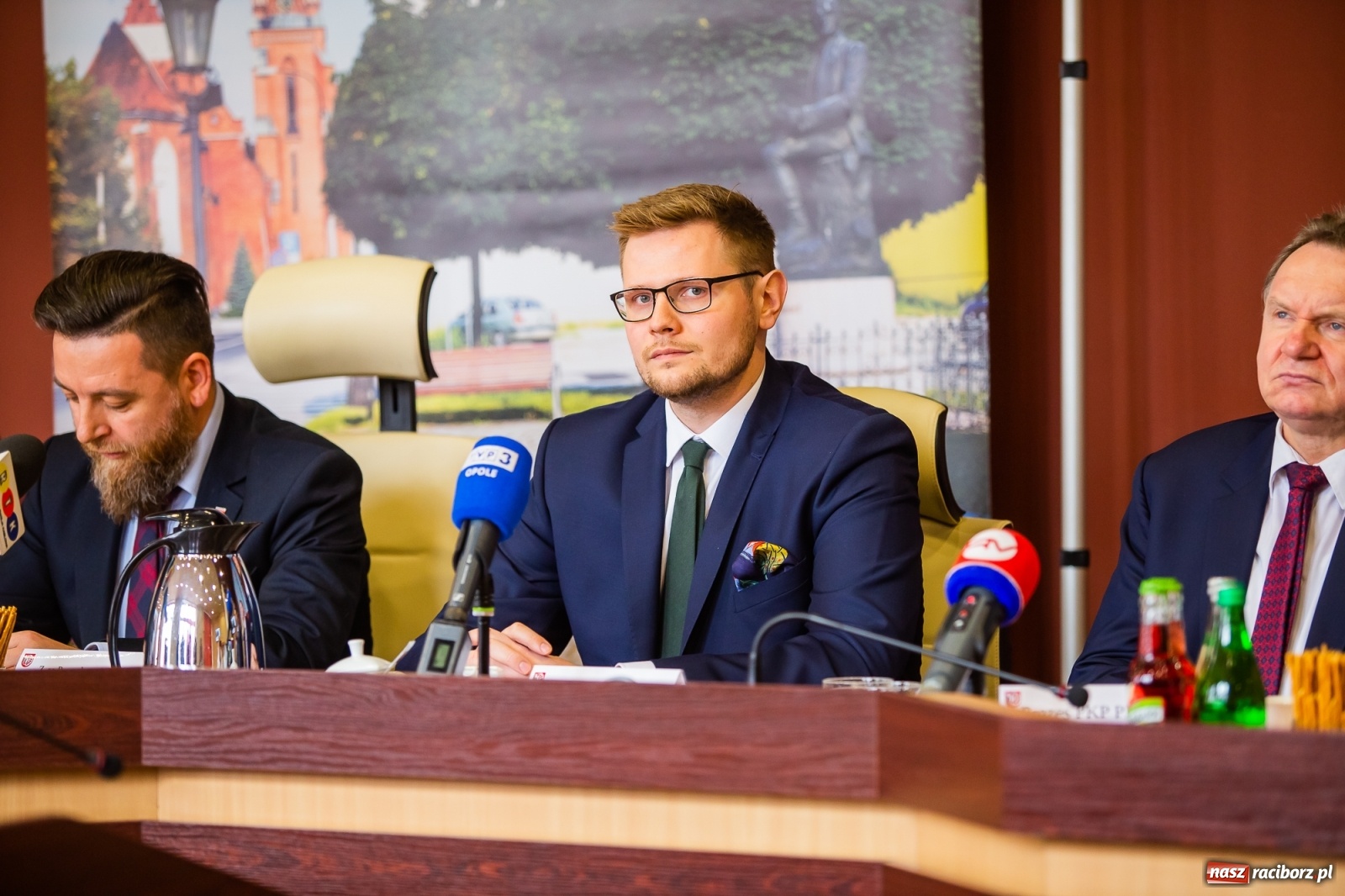 Zdjęcie w galerii na portalu naszraciborz.pl: Wszyscy obecni na spotkaniu z ministrem Wosiem objęci kwarantanną  wiadomości z regionu