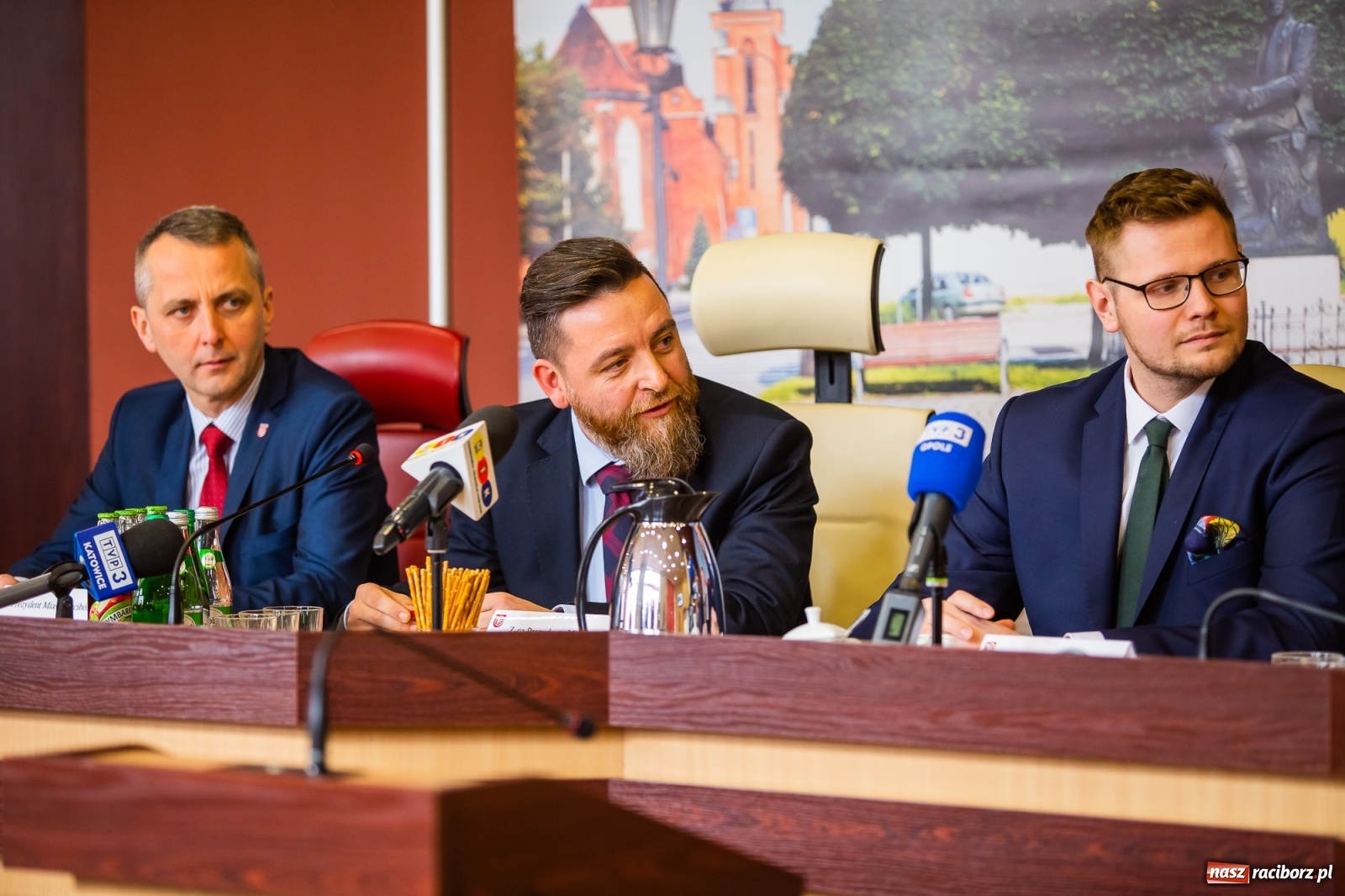 Zdjęcie w galerii na portalu naszraciborz.pl: Wszyscy obecni na spotkaniu z ministrem Wosiem objęci kwarantanną  wiadomości z regionu