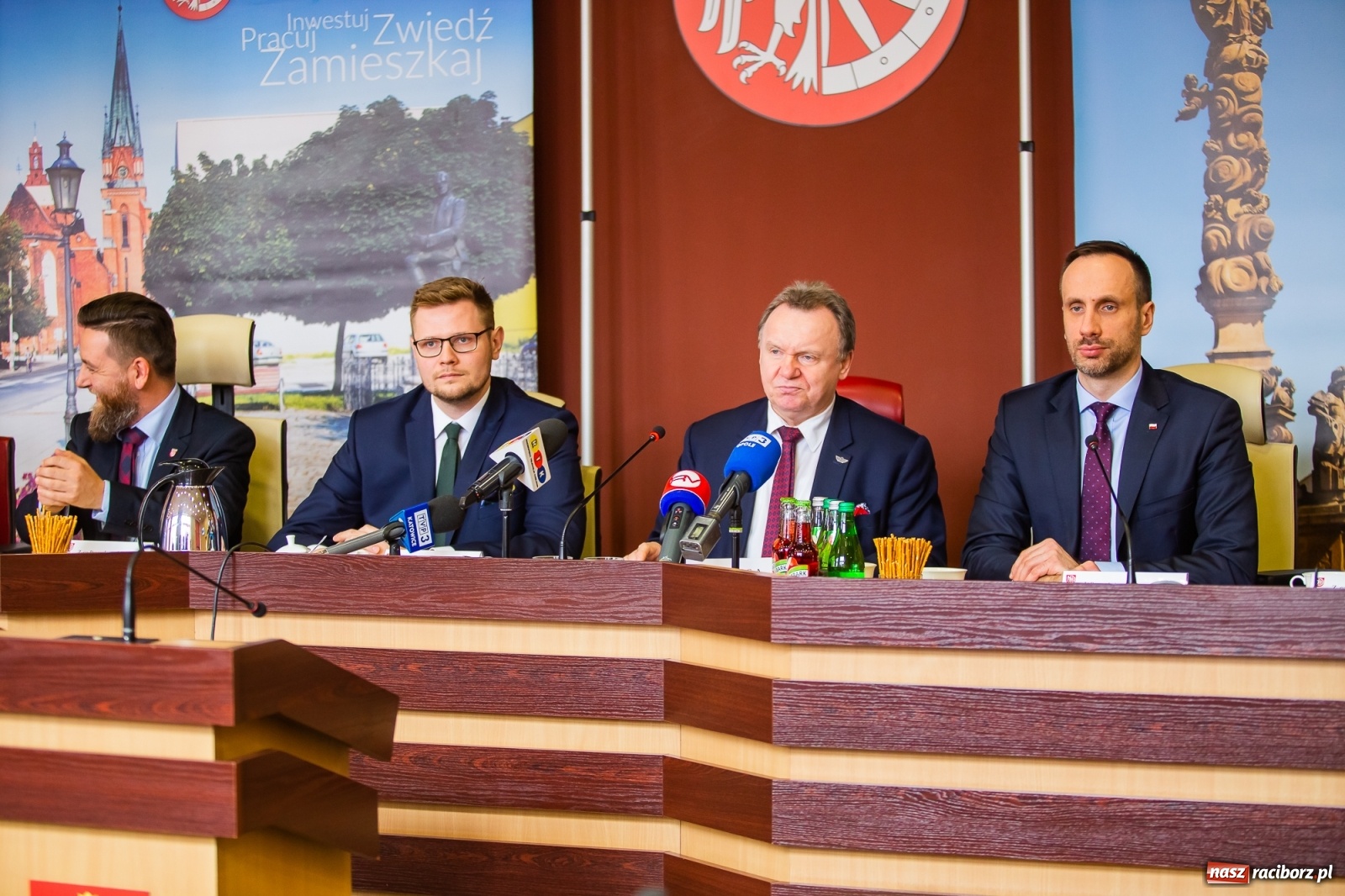 Zdjęcie w galerii na portalu naszraciborz.pl: Wszyscy obecni na spotkaniu z ministrem Wosiem objęci kwarantanną  wiadomości z regionu