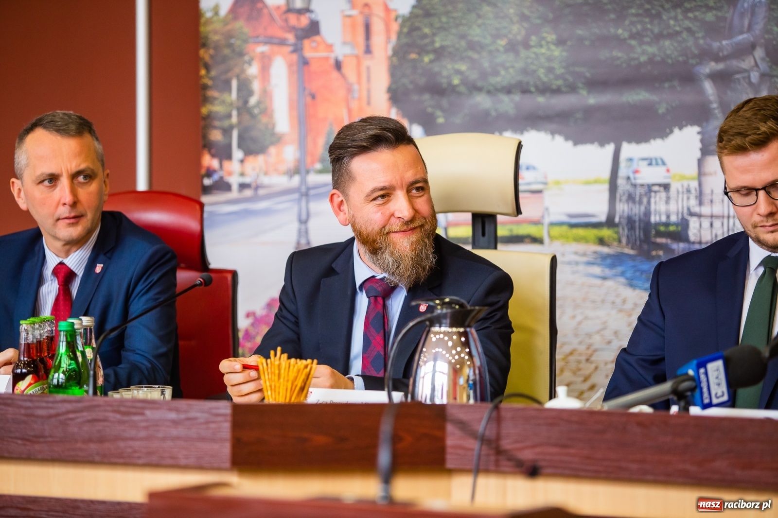 Zdjęcie w galerii na portalu naszraciborz.pl: Wszyscy obecni na spotkaniu z ministrem Wosiem objęci kwarantanną  wiadomości z regionu