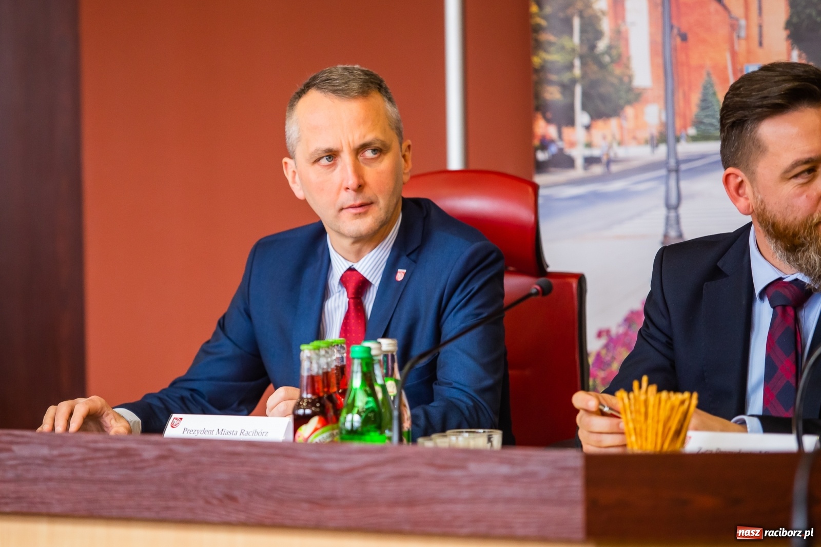 Zdjęcie w galerii na portalu naszraciborz.pl: Wszyscy obecni na spotkaniu z ministrem Wosiem objęci kwarantanną  wiadomości z regionu