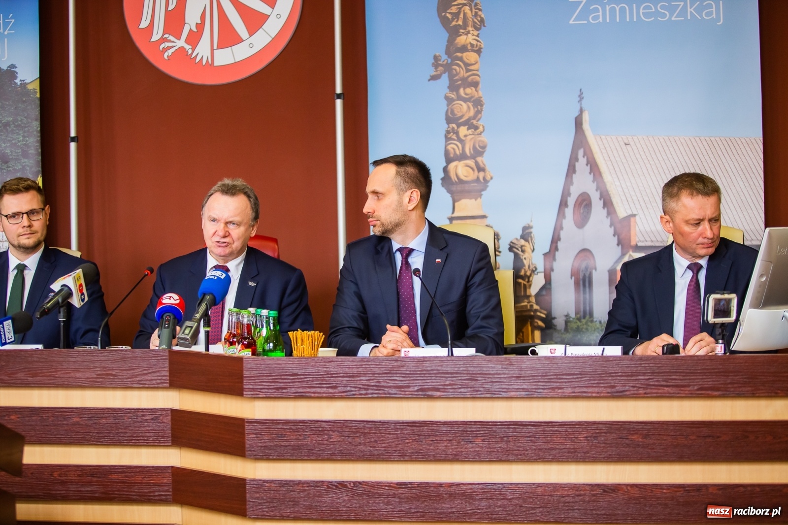 Zdjęcie w galerii na portalu naszraciborz.pl: Wszyscy obecni na spotkaniu z ministrem Wosiem objęci kwarantanną  wiadomości z regionu