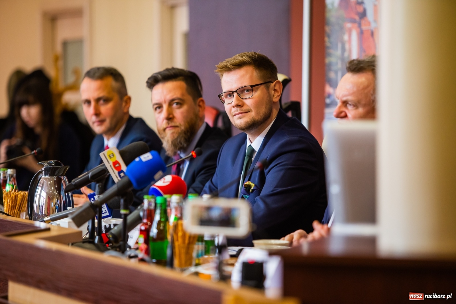 Zdjęcie w galerii na portalu naszraciborz.pl: Wszyscy obecni na spotkaniu z ministrem Wosiem objęci kwarantanną  wiadomości z regionu