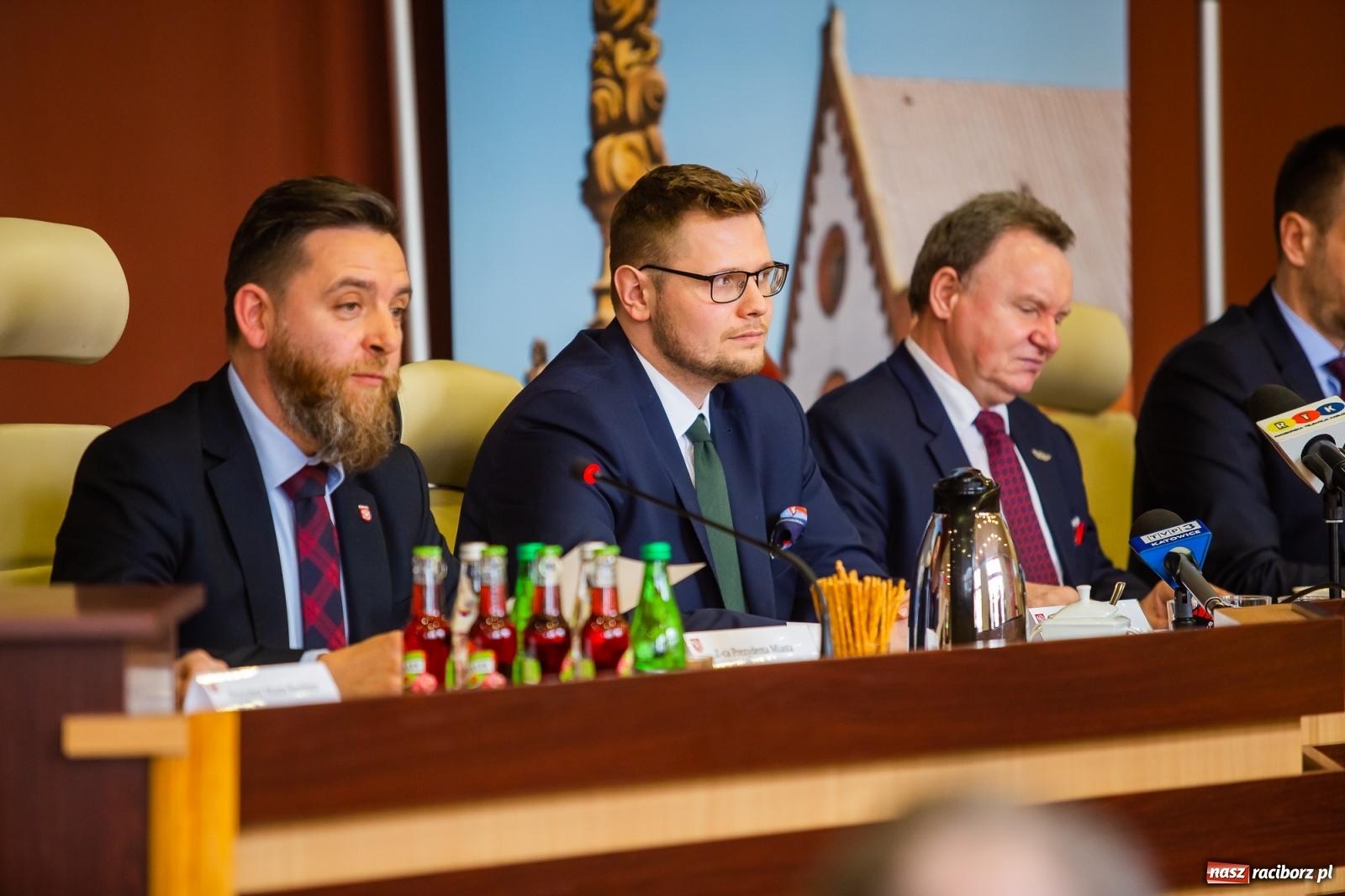 Zdjęcie w galerii na portalu naszraciborz.pl: Wszyscy obecni na spotkaniu z ministrem Wosiem objęci kwarantanną  wiadomości z regionu