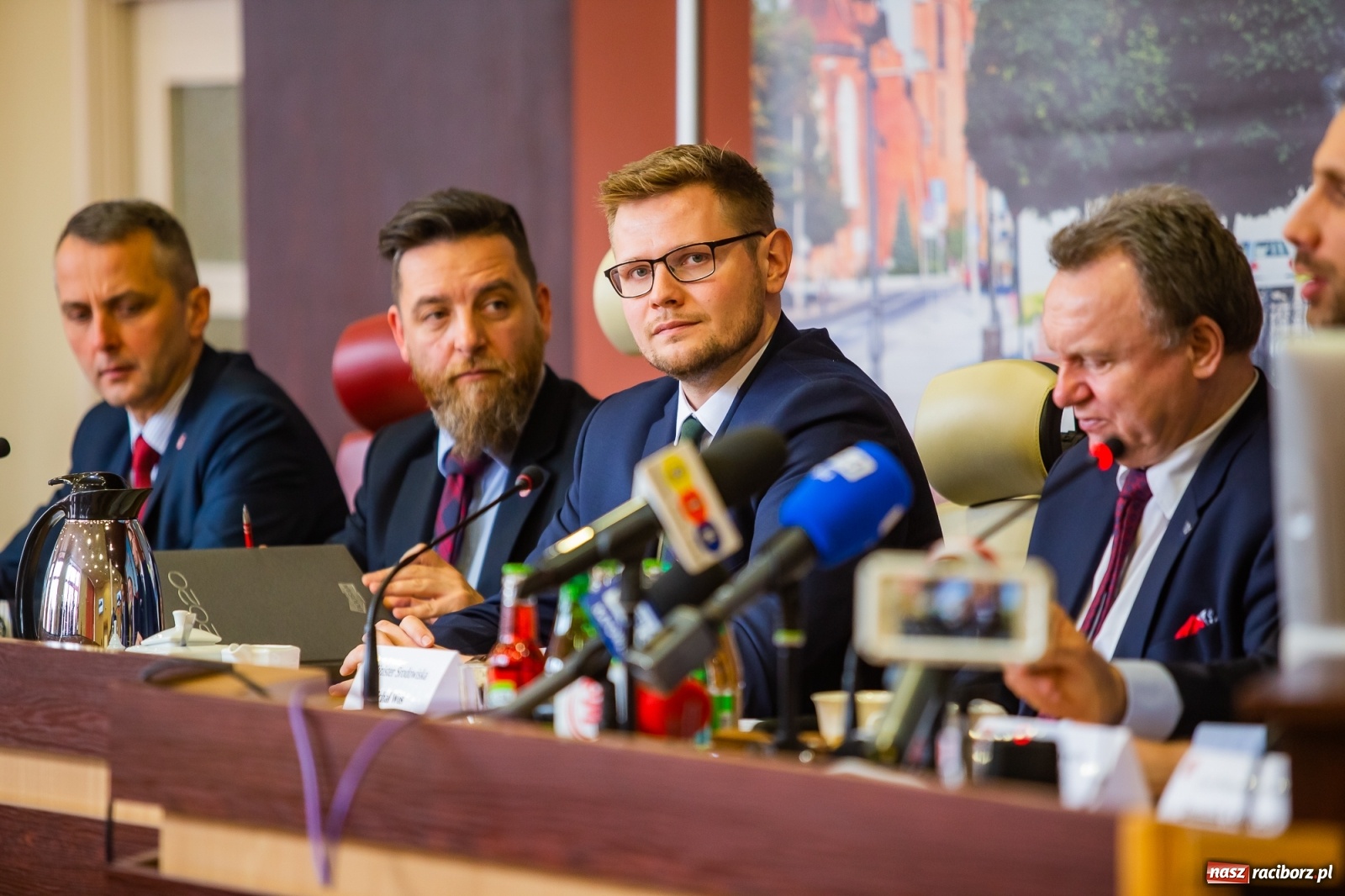 Zdjęcie w galerii na portalu naszraciborz.pl: Wszyscy obecni na spotkaniu z ministrem Wosiem objęci kwarantanną  wiadomości z regionu