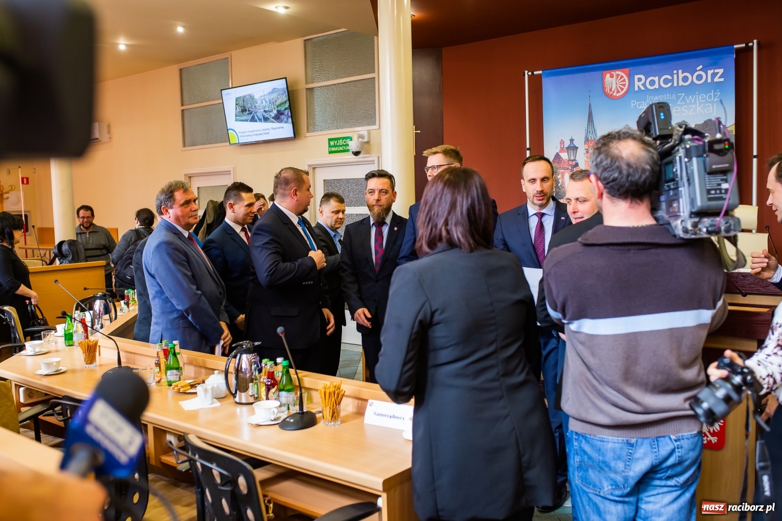 Zdjęcie w galerii na portalu naszraciborz.pl: Wszyscy obecni na spotkaniu z ministrem Wosiem objęci kwarantanną  wiadomości z regionu