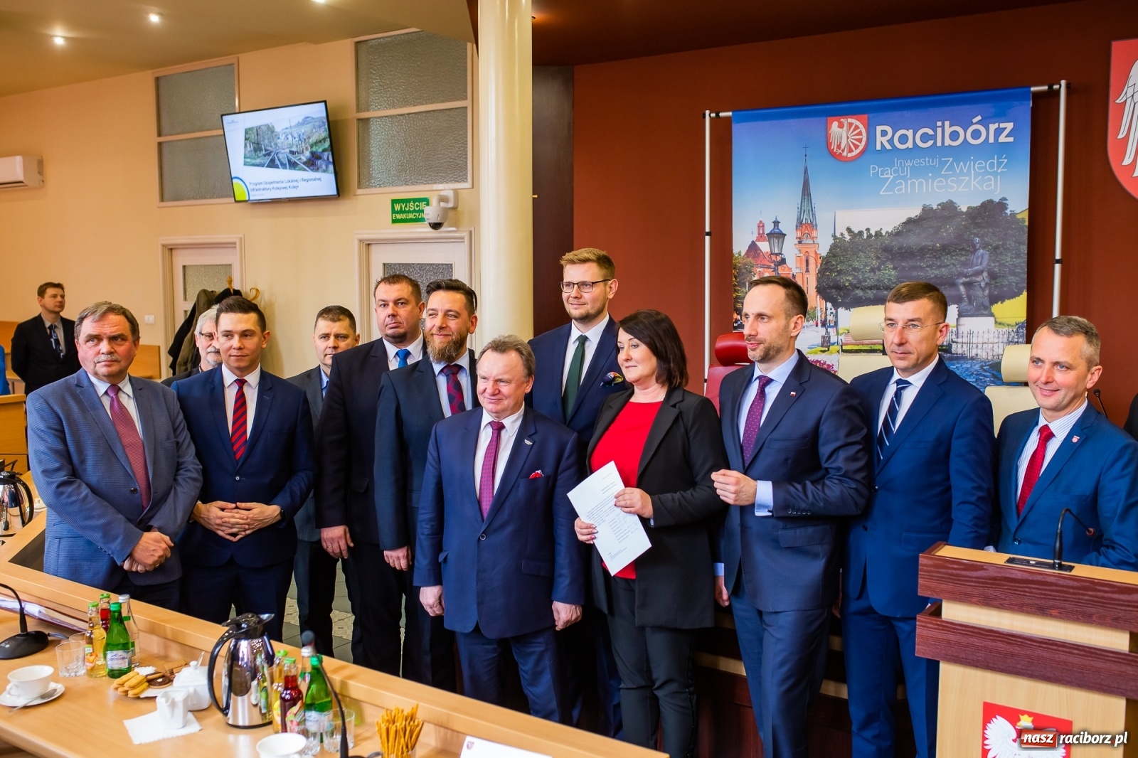 Zdjęcie w galerii na portalu naszraciborz.pl: Wszyscy obecni na spotkaniu z ministrem Wosiem objęci kwarantanną  wiadomości z regionu