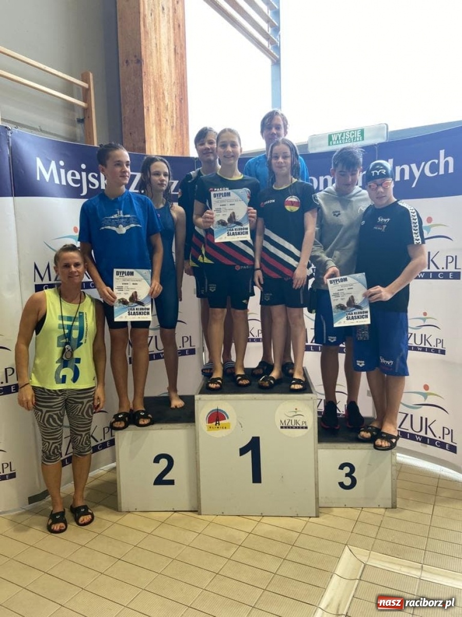 Zdjęcie w galerii na portalu naszraciborz.pl: Pływanie. Złota sztafeta z Piętnastki wiadomości z regionu