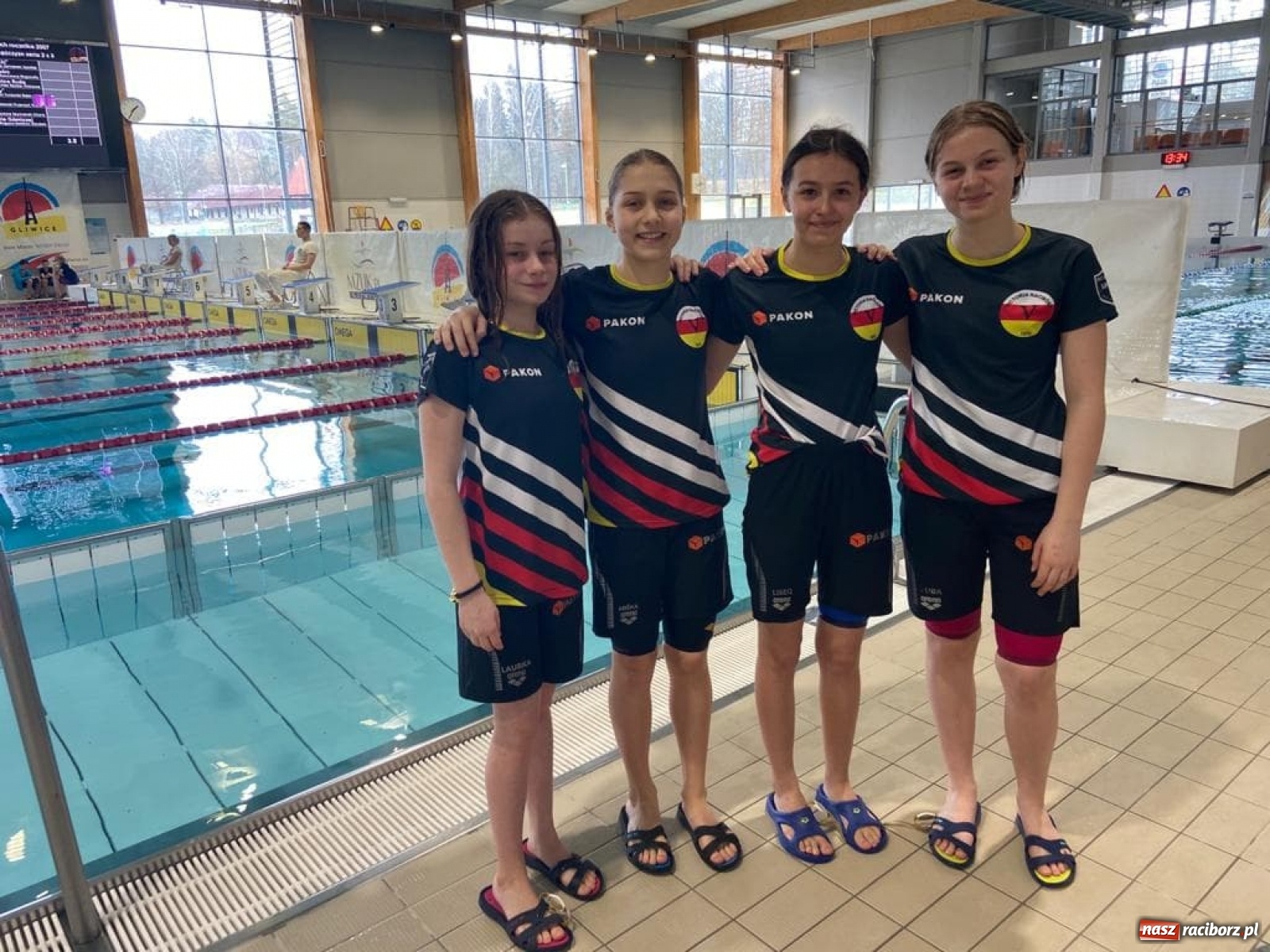 Zdjęcie w galerii na portalu naszraciborz.pl: Pływanie. Złota sztafeta z Piętnastki wiadomości z regionu
