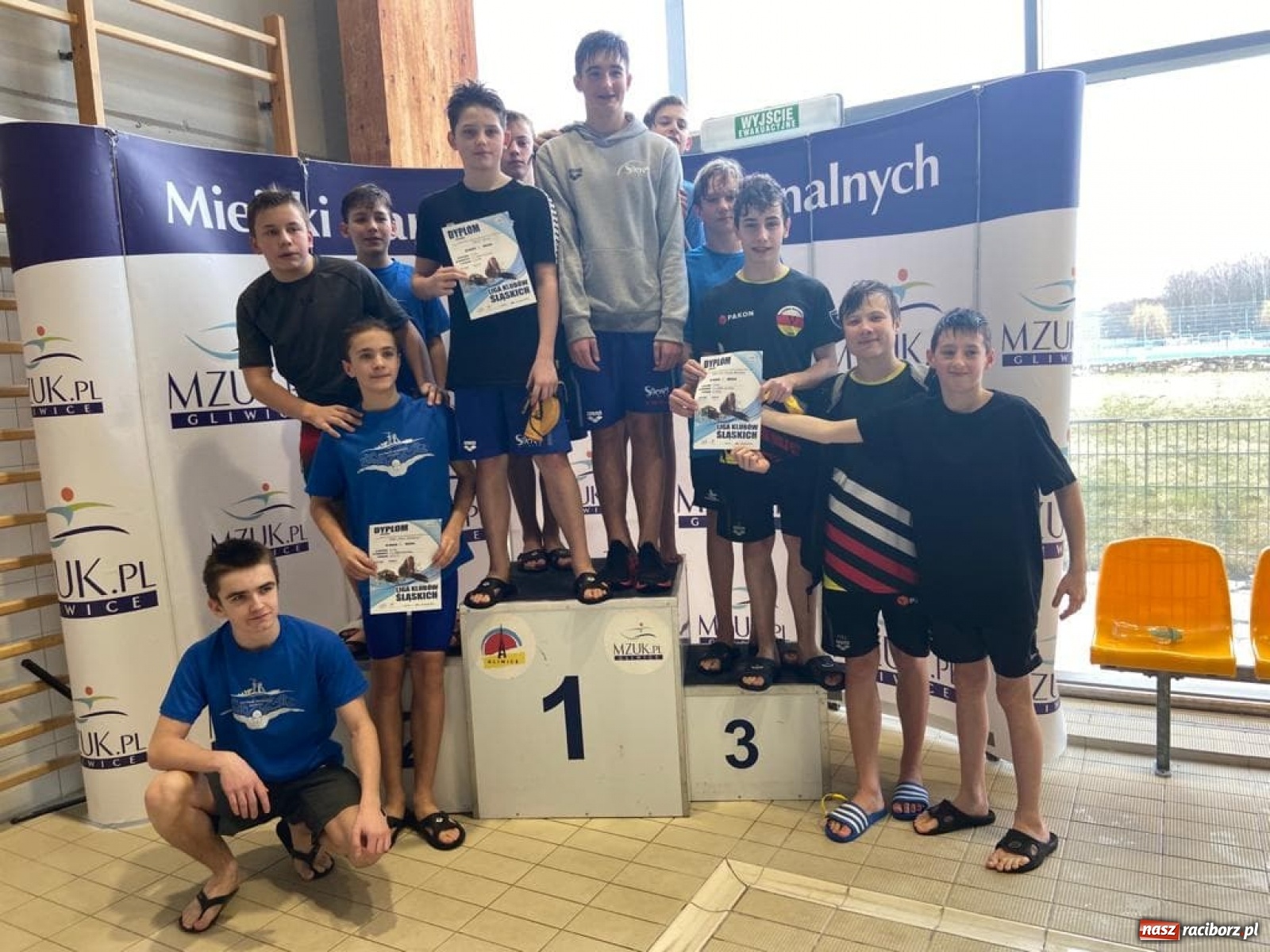 Zdjęcie w galerii na portalu naszraciborz.pl: Pływanie. Złota sztafeta z Piętnastki wiadomości z regionu