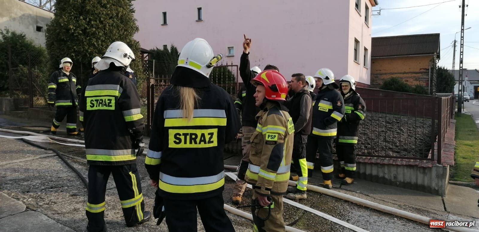 Zdjęcie w galerii na portalu naszraciborz.pl: Raport 998. Iskry z komina zapaliły izolację dachu  wiadomości z regionu