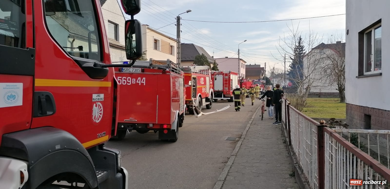 Zdjęcie w galerii na portalu naszraciborz.pl: Raport 998. Iskry z komina zapaliły izolację dachu  wiadomości z regionu