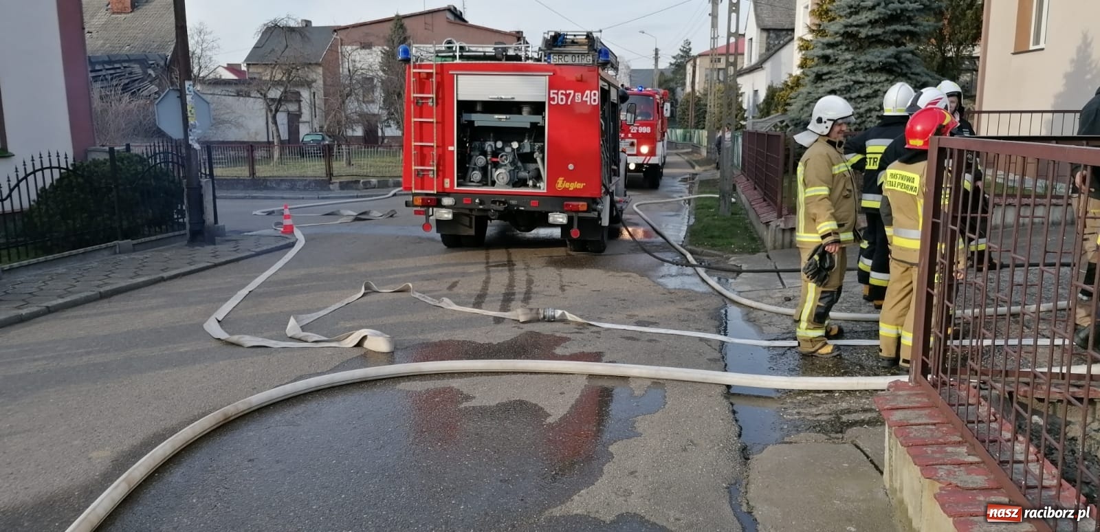 Zdjęcie w galerii na portalu naszraciborz.pl: Raport 998. Iskry z komina zapaliły izolację dachu  wiadomości z regionu