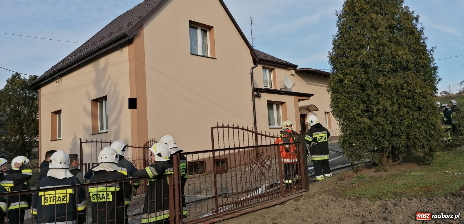 Zdjęcie w galerii na portalu naszraciborz.pl: Raport 998. Iskry z komina zapaliły izolację dachu  wiadomości z regionu