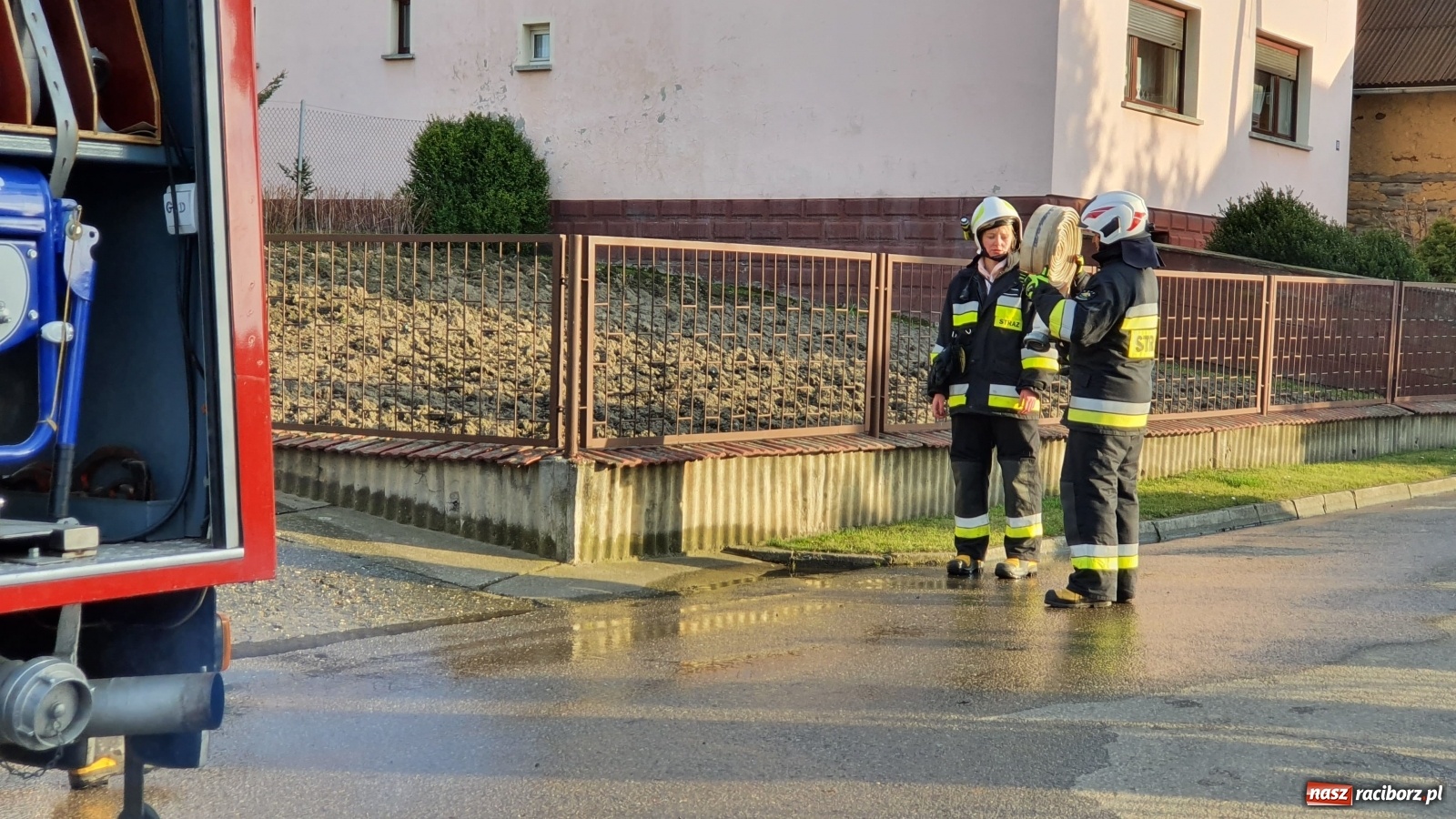 Zdjęcie w galerii na portalu naszraciborz.pl: Raport 998. Iskry z komina zapaliły izolację dachu  wiadomości z regionu