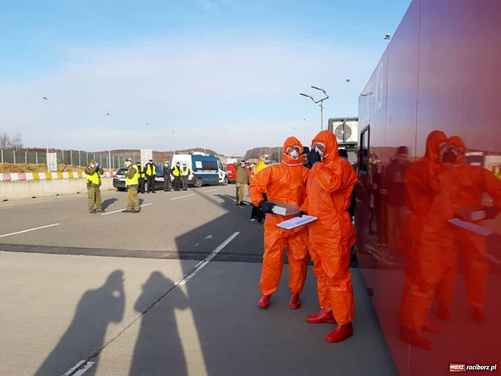 Zdjęcie w galerii na portalu naszraciborz.pl: Szpitale dostaną do dyspozycji dodatkowe karetki  wiadomości z regionu