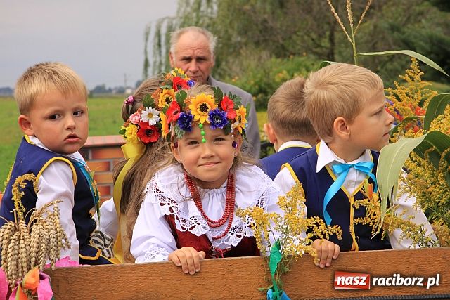 Zdjęcie w galerii na portalu naszraciborz.pl: Starostowie w dożynkowym cadillacu wiadomości z regionu