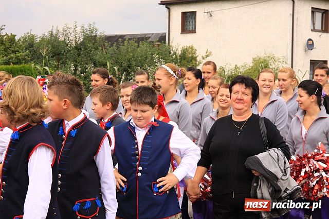 Zdjęcie w galerii na portalu naszraciborz.pl: Starostowie w dożynkowym cadillacu wiadomości z regionu