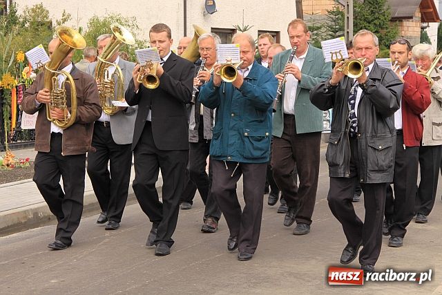 Zdjęcie w galerii na portalu naszraciborz.pl: Starostowie w dożynkowym cadillacu wiadomości z regionu