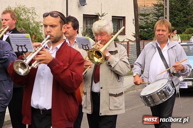 Zdjęcie w galerii na portalu naszraciborz.pl: Starostowie w dożynkowym cadillacu wiadomości z regionu