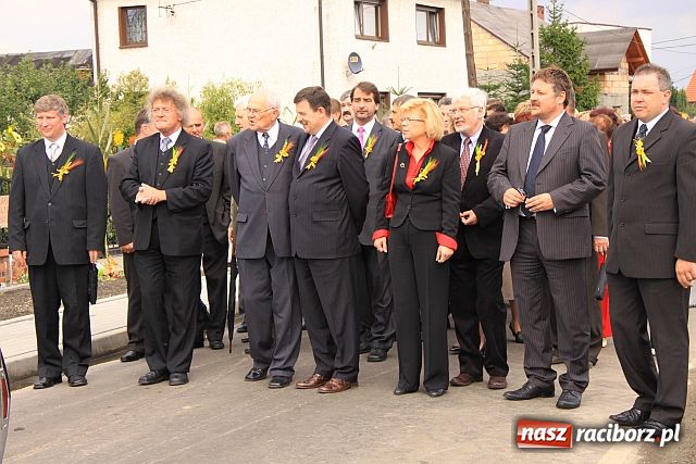 Zdjęcie w galerii na portalu naszraciborz.pl: Starostowie w dożynkowym cadillacu wiadomości z regionu