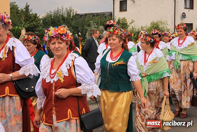 Zdjęcie w galerii na portalu naszraciborz.pl: Starostowie w dożynkowym cadillacu wiadomości z regionu