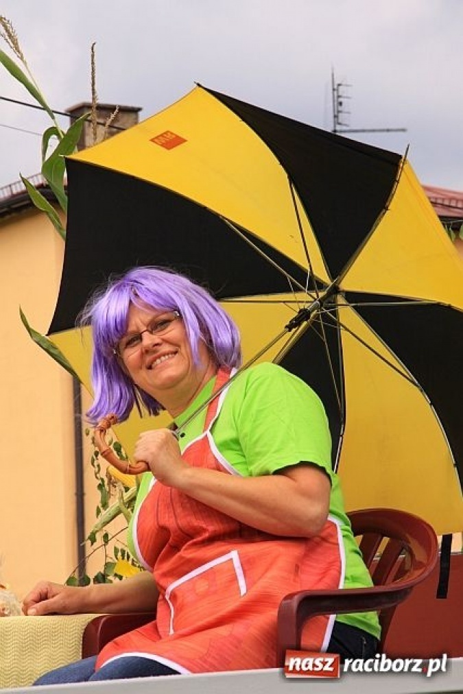 Zdjęcie w galerii na portalu naszraciborz.pl: Starostowie w dożynkowym cadillacu wiadomości z regionu