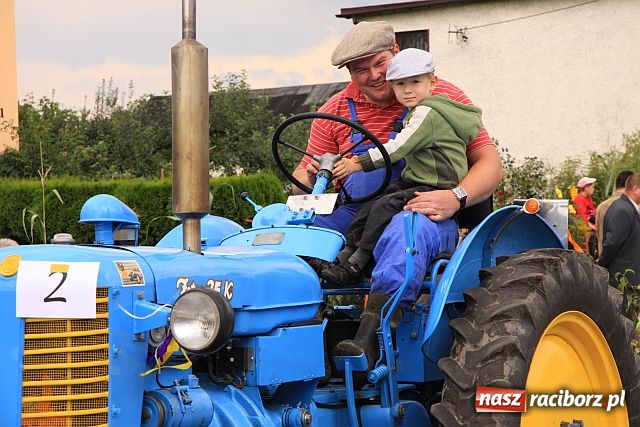 Zdjęcie w galerii na portalu naszraciborz.pl: Starostowie w dożynkowym cadillacu wiadomości z regionu