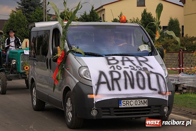 Zdjęcie w galerii na portalu naszraciborz.pl: Starostowie w dożynkowym cadillacu wiadomości z regionu