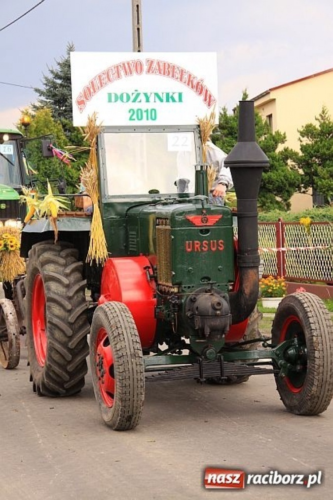 Zdjęcie w galerii na portalu naszraciborz.pl: Starostowie w dożynkowym cadillacu wiadomości z regionu