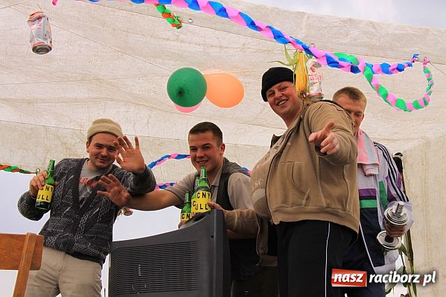 Zdjęcie w galerii na portalu naszraciborz.pl: Starostowie w dożynkowym cadillacu wiadomości z regionu