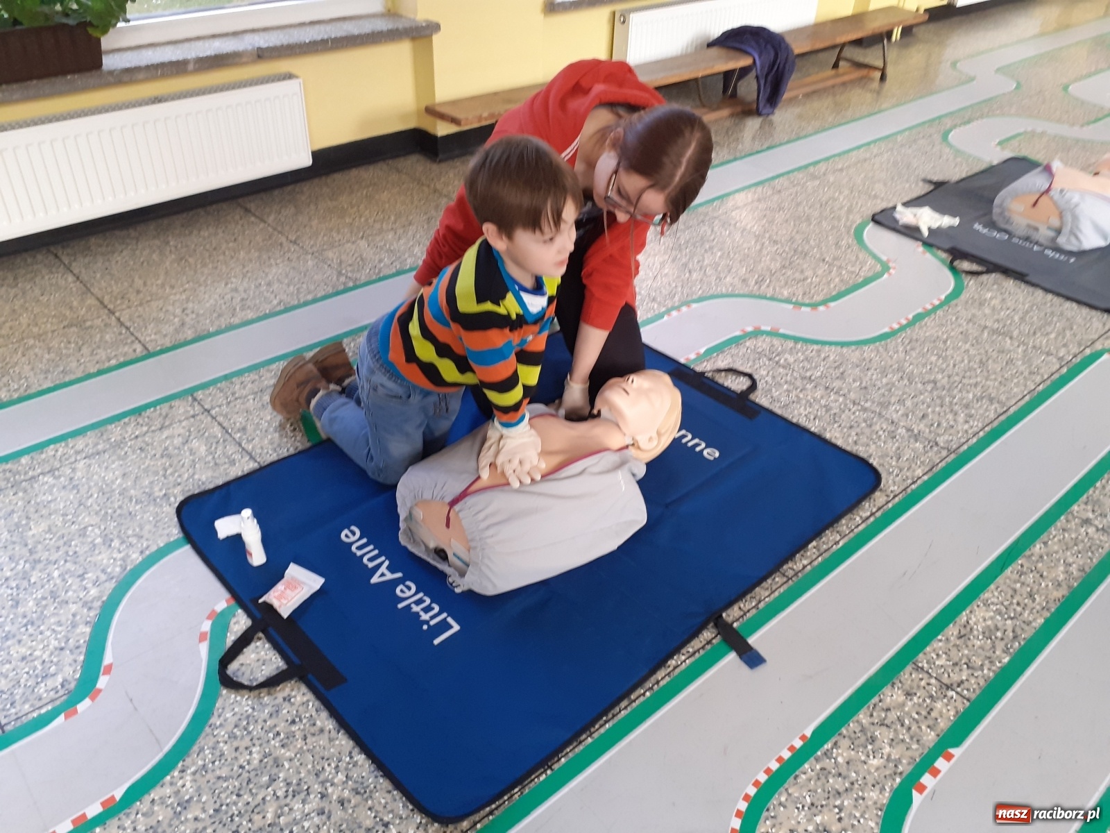 Zdjęcie w galerii na portalu naszraciborz.pl: Przyszli uczniowie odwiedzili SP 15 wiadomości z regionu