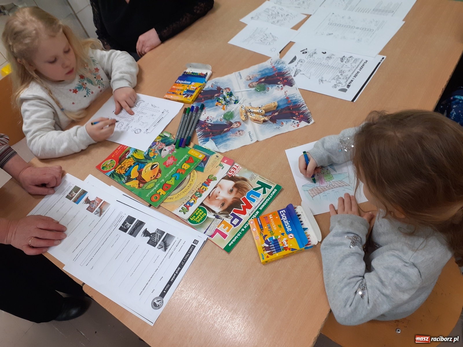 Zdjęcie w galerii na portalu naszraciborz.pl: Przyszli uczniowie odwiedzili SP 15 wiadomości z regionu