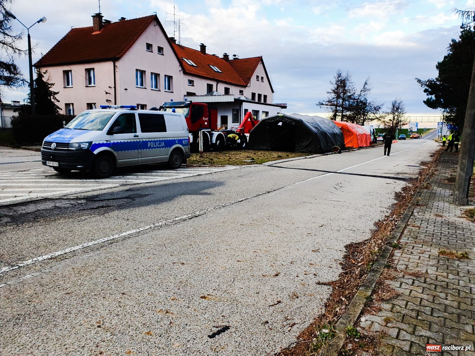 Zdjęcie w galerii na portalu naszraciborz.pl: Uruchomiono kontrole na przejściach granicznych w Chałupkach i Pietraszynie [FOTO] wiadomości z regionu