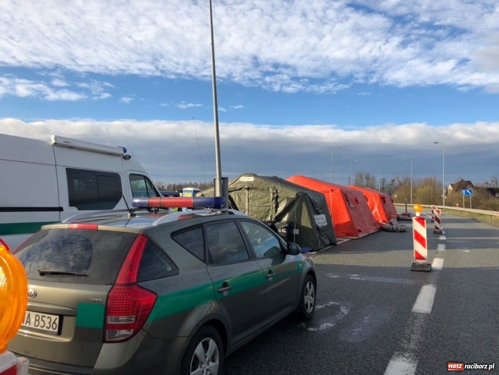 Zdjęcie w galerii na portalu naszraciborz.pl: Uruchomiono kontrole na przejściach granicznych w Chałupkach i Pietraszynie [FOTO] wiadomości z regionu