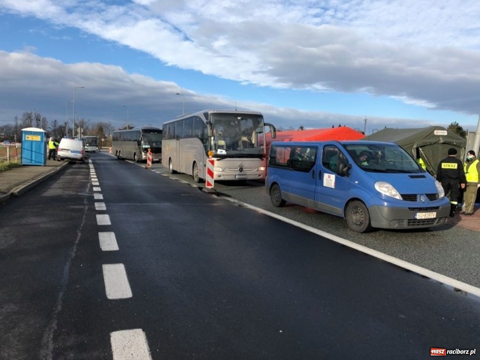 Zdjęcie w galerii na portalu naszraciborz.pl: Uruchomiono kontrole na przejściach granicznych w Chałupkach i Pietraszynie [FOTO] wiadomości z regionu